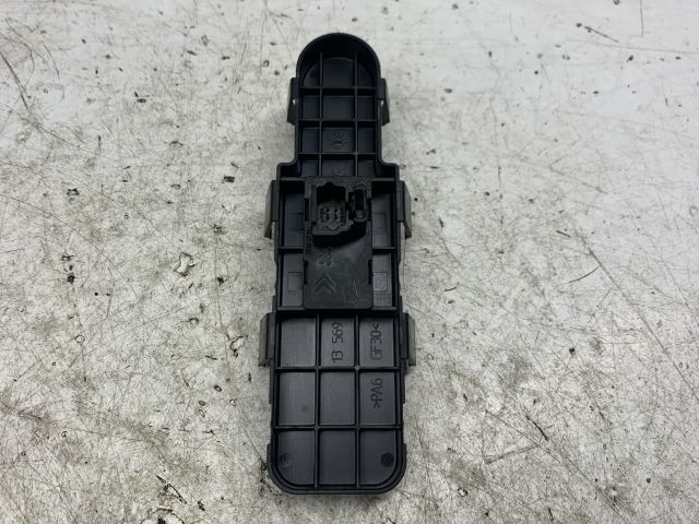 bontott PEUGEOT 307 Jobb első Ablakemelő Kapcsoló