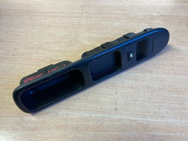 bontott PEUGEOT 307 Jobb első Ablakemelő Kapcsoló