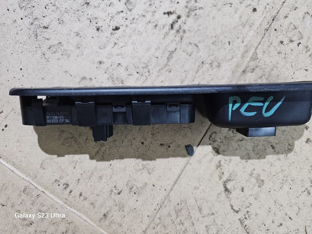 bontott PEUGEOT 307 Jobb első Ablakemelő Kapcsoló