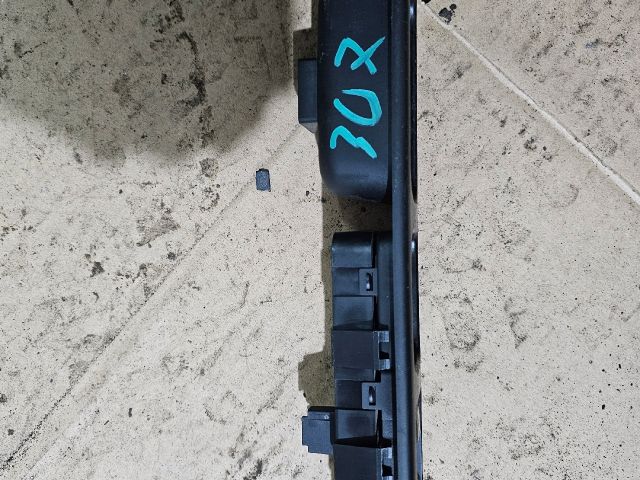 bontott PEUGEOT 307 Jobb első Ablakemelő Kapcsoló