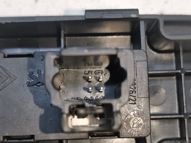 bontott PEUGEOT 307 Jobb első Ablakemelő Kapcsoló