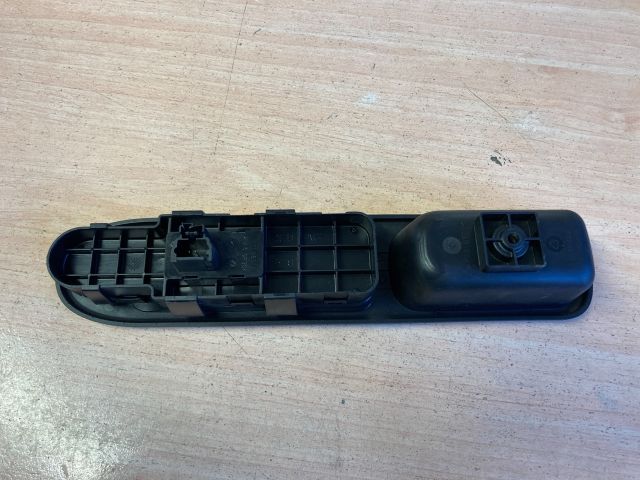 bontott PEUGEOT 307 Jobb első Ablakemelő Kapcsoló