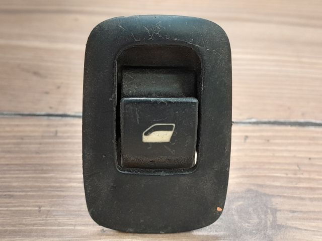 bontott PEUGEOT 307 Jobb első Ablakemelő Kapcsoló
