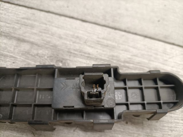 bontott PEUGEOT 307 Jobb első Ablakemelő Kapcsoló
