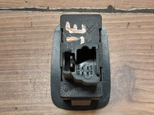 bontott PEUGEOT 307 Jobb első Ablakemelő Kapcsoló