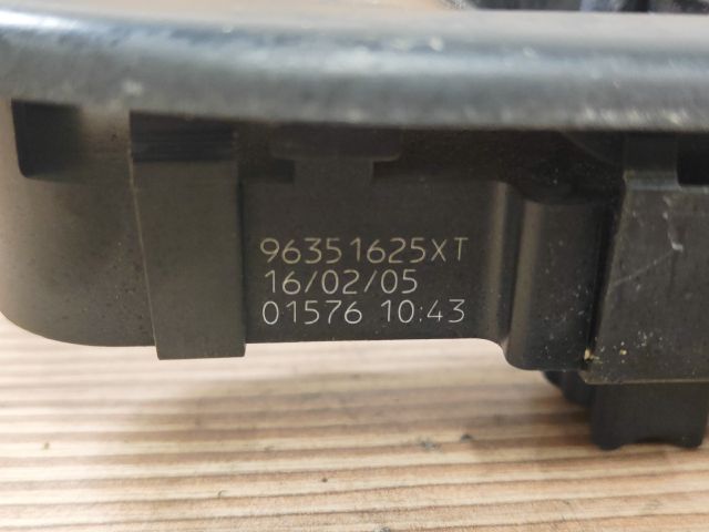 bontott PEUGEOT 307 Jobb első Ablakemelő Kapcsoló