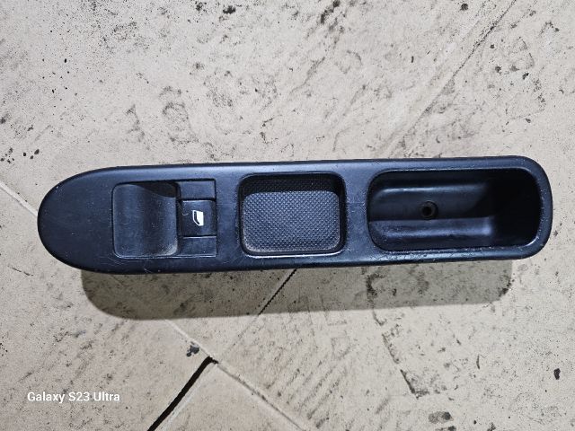 bontott PEUGEOT 307 Jobb első Ablakemelő Kapcsoló