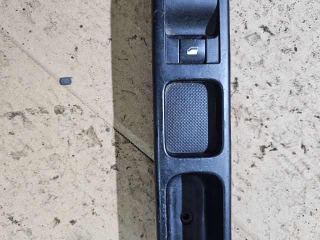 bontott PEUGEOT 307 Jobb első Ablakemelő Kapcsoló