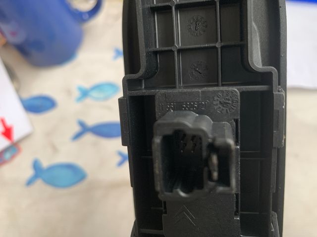 bontott PEUGEOT 307 Jobb első Ablakemelő Kapcsoló