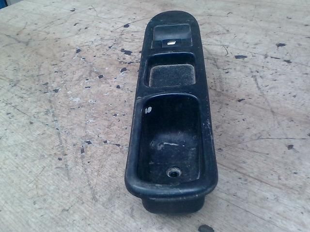 bontott PEUGEOT 307 Jobb első Ablakemelő Kapcsoló