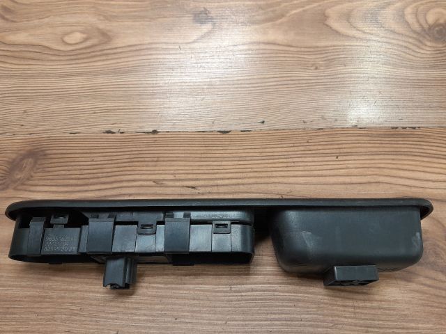 bontott PEUGEOT 307 Jobb első Ablakemelő Kapcsoló