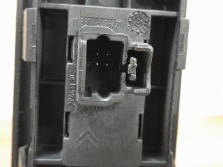 bontott PEUGEOT 307 Jobb első Ablakemelő Kapcsoló