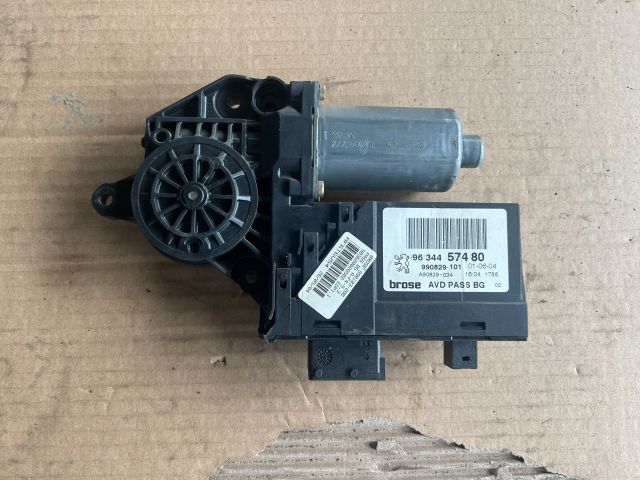 bontott PEUGEOT 307 Jobb első Ablakemelő Motor