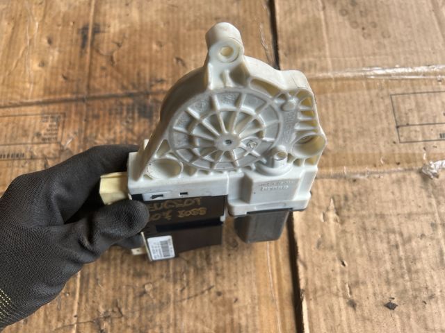 bontott PEUGEOT 307 Jobb első Ablakemelő Motor