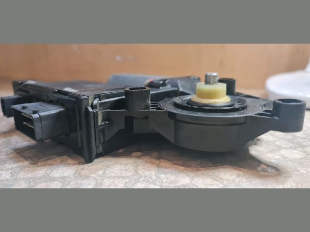 bontott PEUGEOT 307 Jobb első Ablakemelő Motor