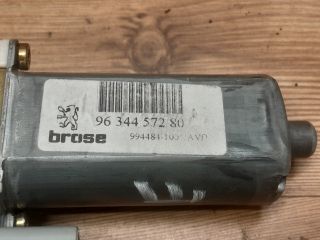 bontott PEUGEOT 307 Jobb első Ablakemelő Motor