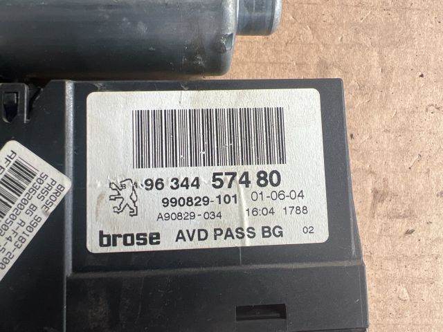 bontott PEUGEOT 307 Jobb első Ablakemelő Motor