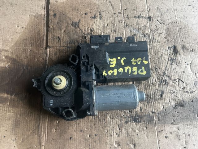 bontott PEUGEOT 307 Jobb első Ablakemelő Motor