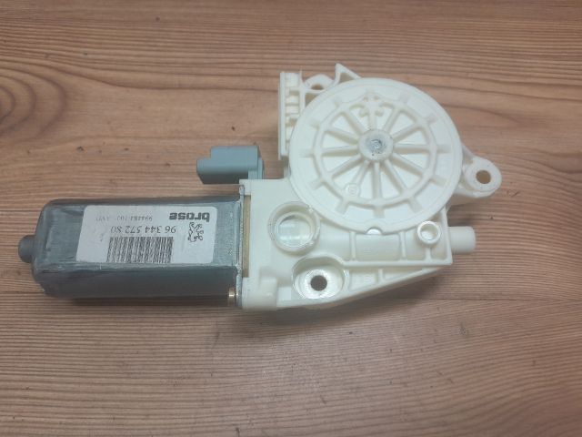 bontott PEUGEOT 307 Jobb első Ablakemelő Motor