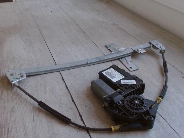 bontott PEUGEOT 307 Jobb első Ablakemelő Szerkezet (Elektromos)