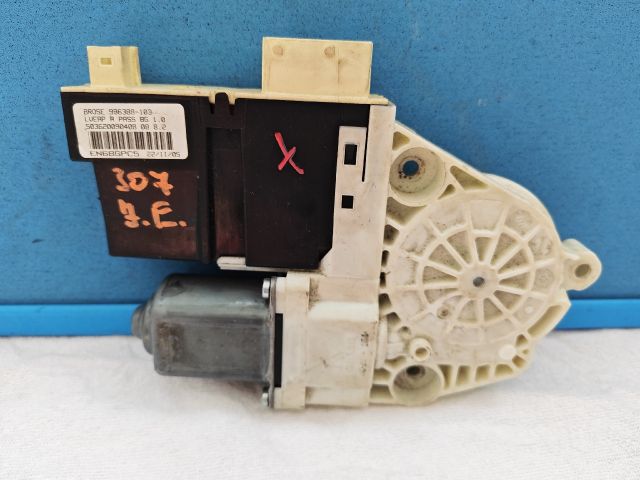 bontott PEUGEOT 307 Jobb első Ablakemelő Szerkezet (Elektromos)