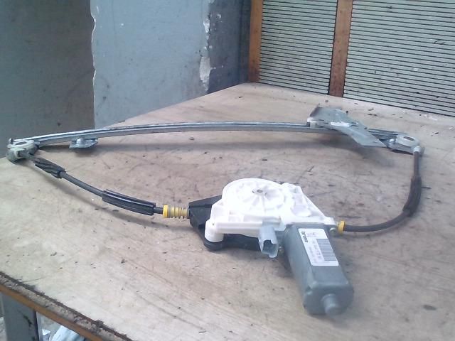 bontott PEUGEOT 307 Jobb első Ablakemelő Szerkezet (Elektromos)