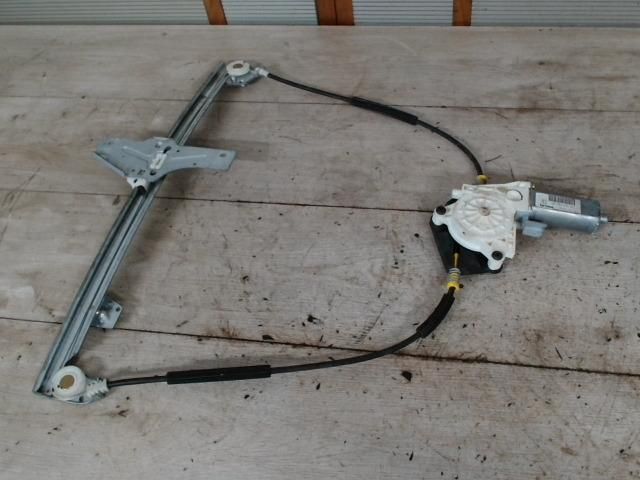 bontott PEUGEOT 307 Jobb első Ablakemelő Szerkezet (Elektromos)