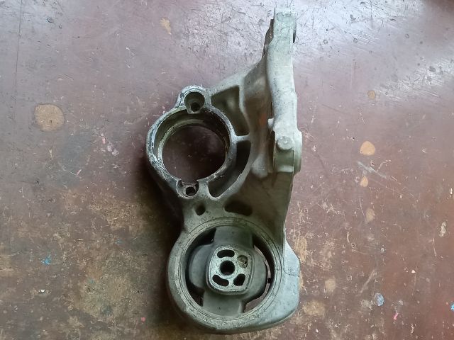 bontott PEUGEOT 307 Jobb első Féltengely Tartó