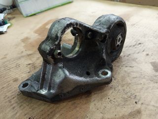 bontott PEUGEOT 307 Jobb első Féltengely Tartó