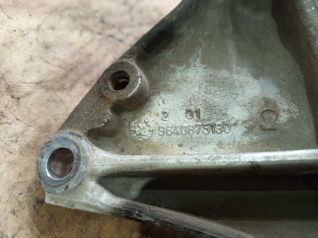 bontott PEUGEOT 307 Jobb első Féltengely Tartó