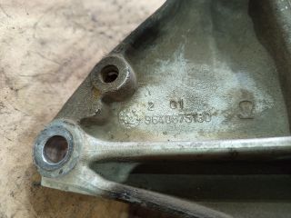 bontott PEUGEOT 307 Jobb első Féltengely Tartó