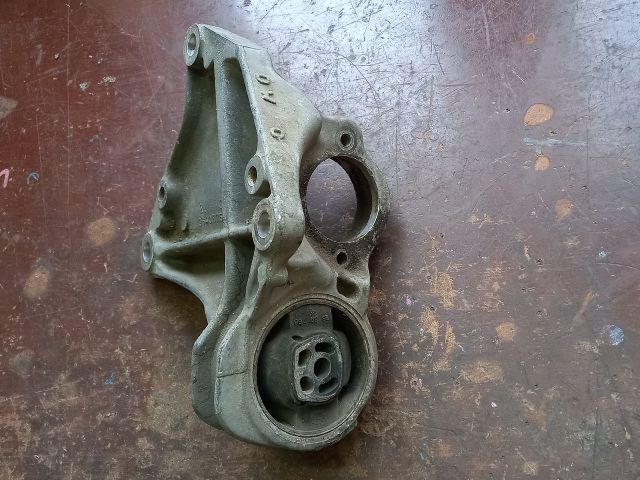 bontott PEUGEOT 307 Jobb első Féltengely Tartó