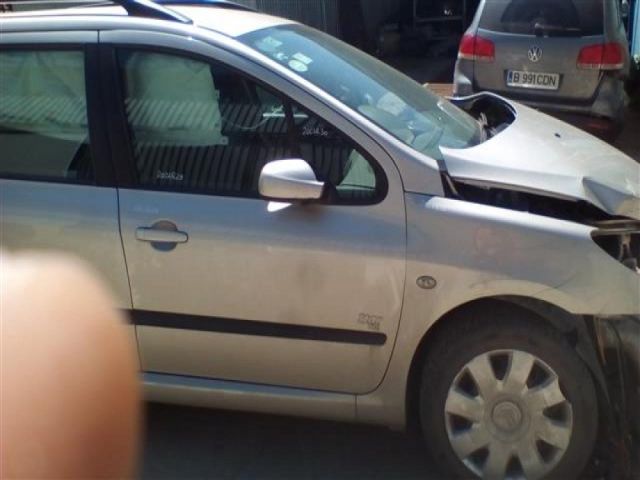 bontott PEUGEOT 307 Jobb első Fixüveg (Ajtóban)