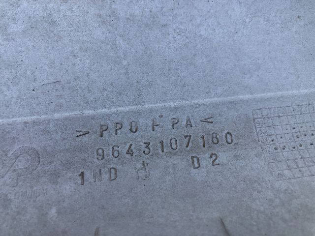 bontott PEUGEOT 307 Jobb első Sárvédő