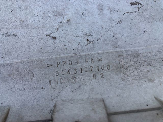 bontott PEUGEOT 307 Jobb első Sárvédő