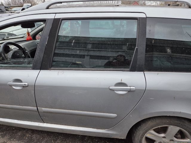 bontott PEUGEOT 307 Jobb hátsó Ajtó (Részeivel)