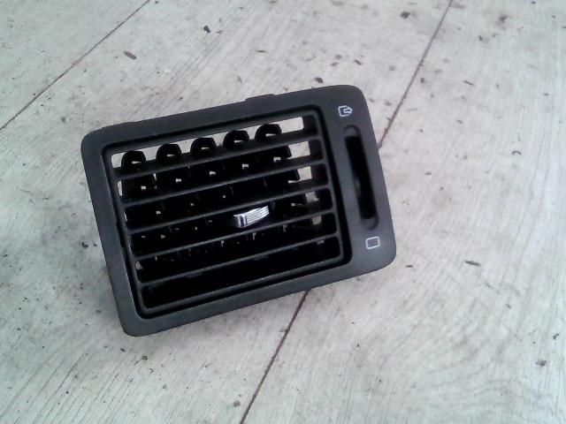 bontott PEUGEOT 307 Jobb Szellőző