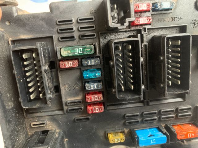 bontott PEUGEOT 307 Komfort Elektronika