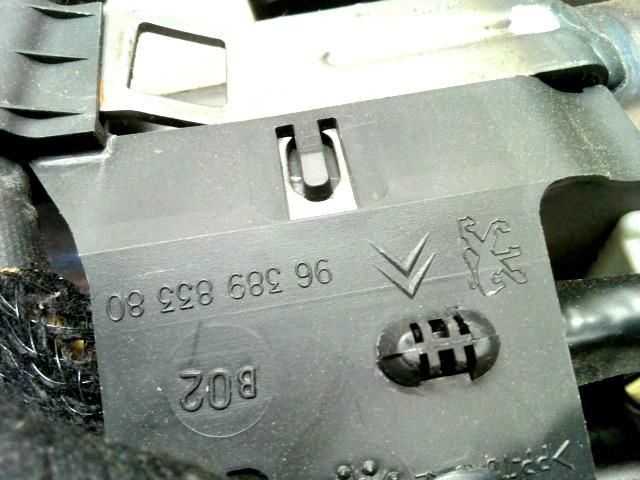 bontott PEUGEOT 307 Kormányoszlop