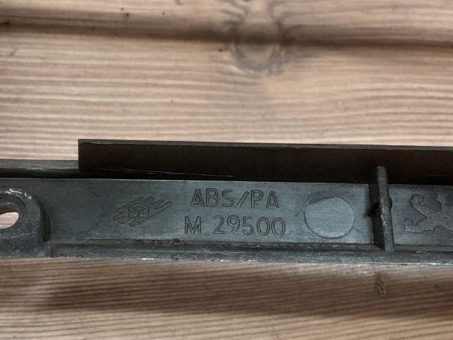 bontott PEUGEOT 307 Középkonzol Keret