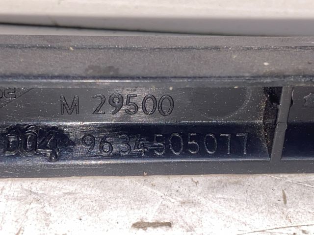 bontott PEUGEOT 307 Középkonzol Keret