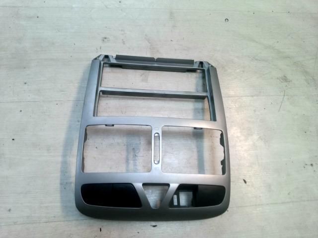 bontott PEUGEOT 307 Középkonzol Keret