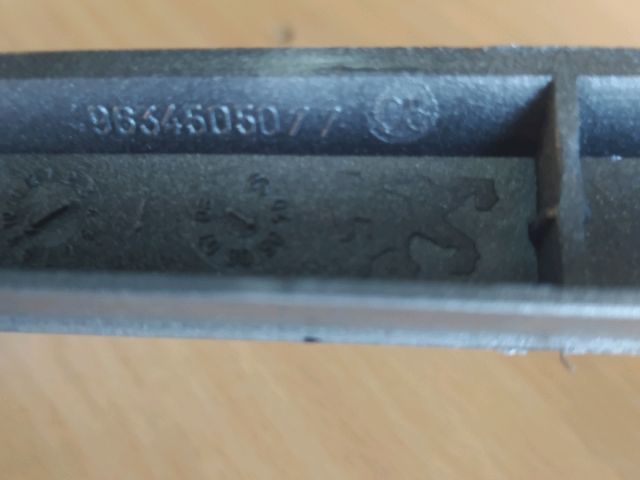 bontott PEUGEOT 307 Középkonzol Keret