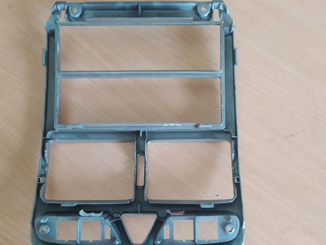 bontott PEUGEOT 307 Középkonzol Keret