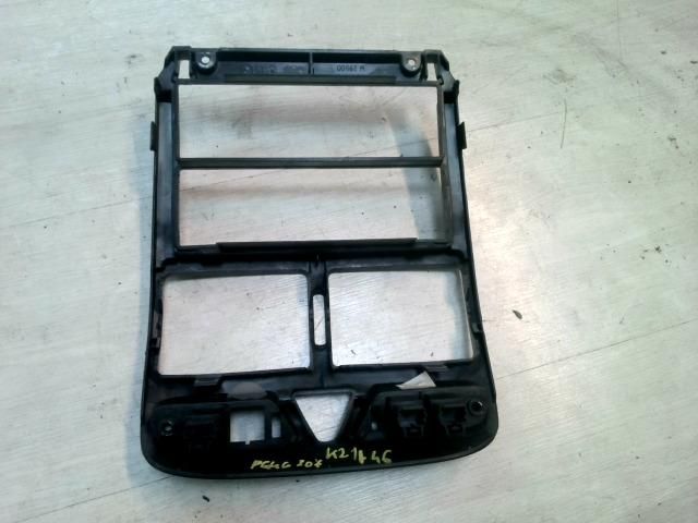 bontott PEUGEOT 307 Középkonzol Keret