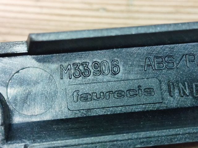 bontott PEUGEOT 307 Középkonzol Keret