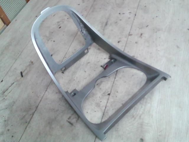 bontott PEUGEOT 307 Középkonzol Keret