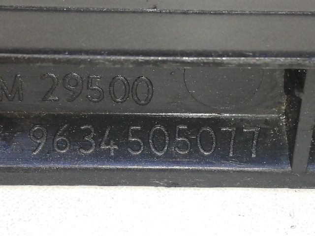 bontott PEUGEOT 307 Középkonzol Keret