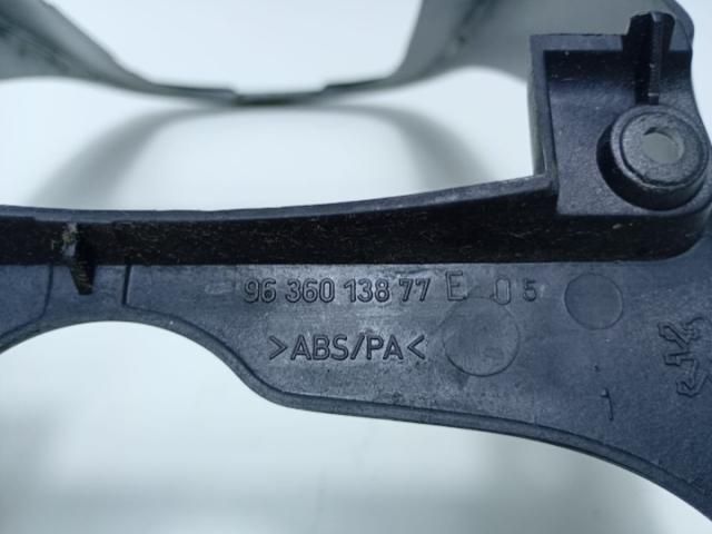 bontott PEUGEOT 307 Középső Műszerfal Díszléc