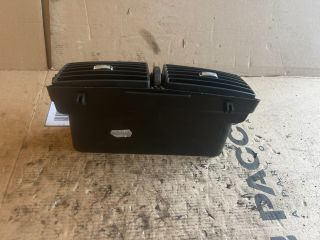 bontott PEUGEOT 307 Középső Szellőző